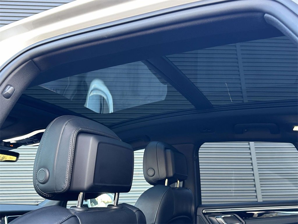 Used 2025 Porsche Macan image 16