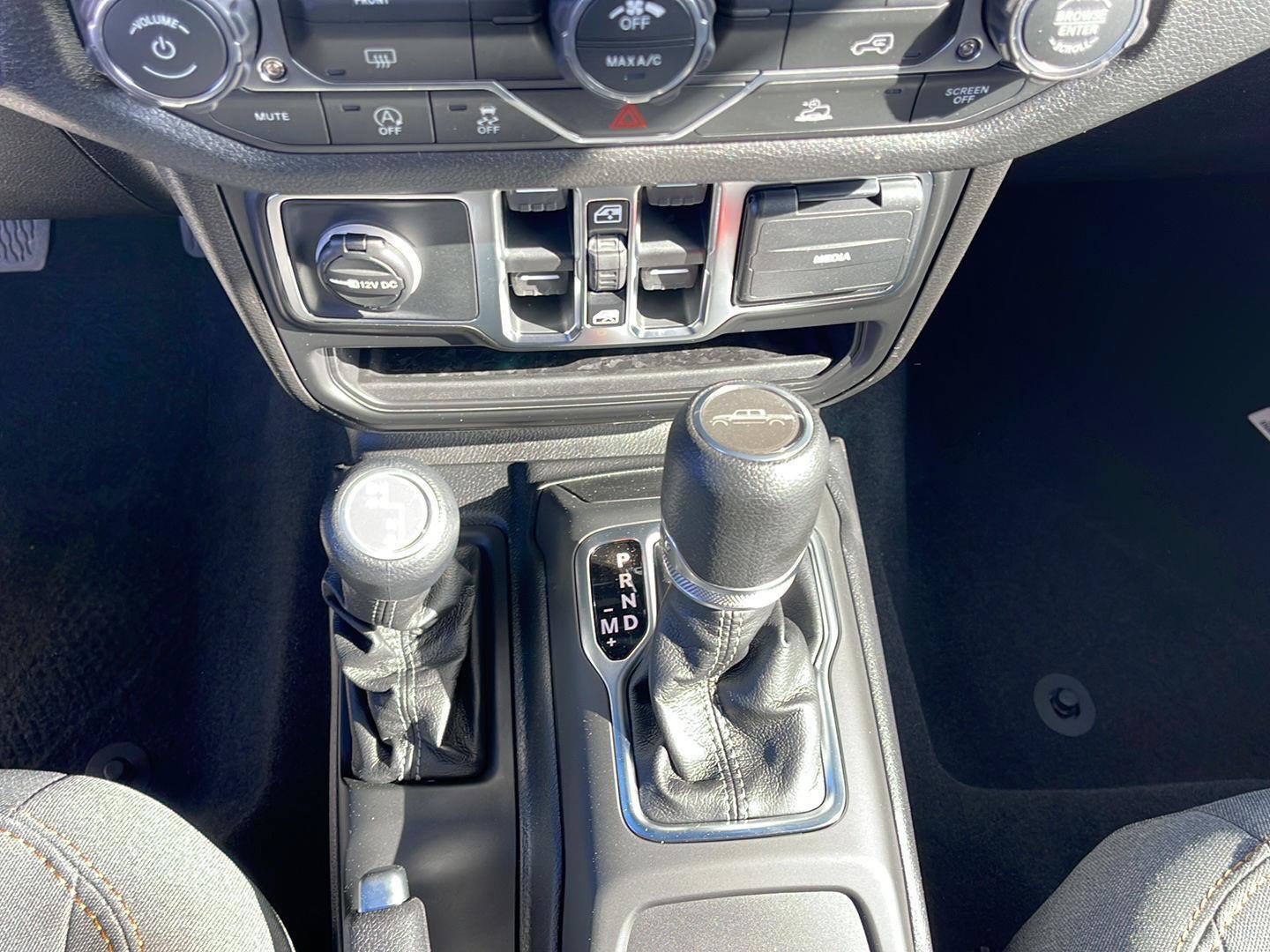 New 2026 Jeep Gladiator Sport AWD/4WD image 17