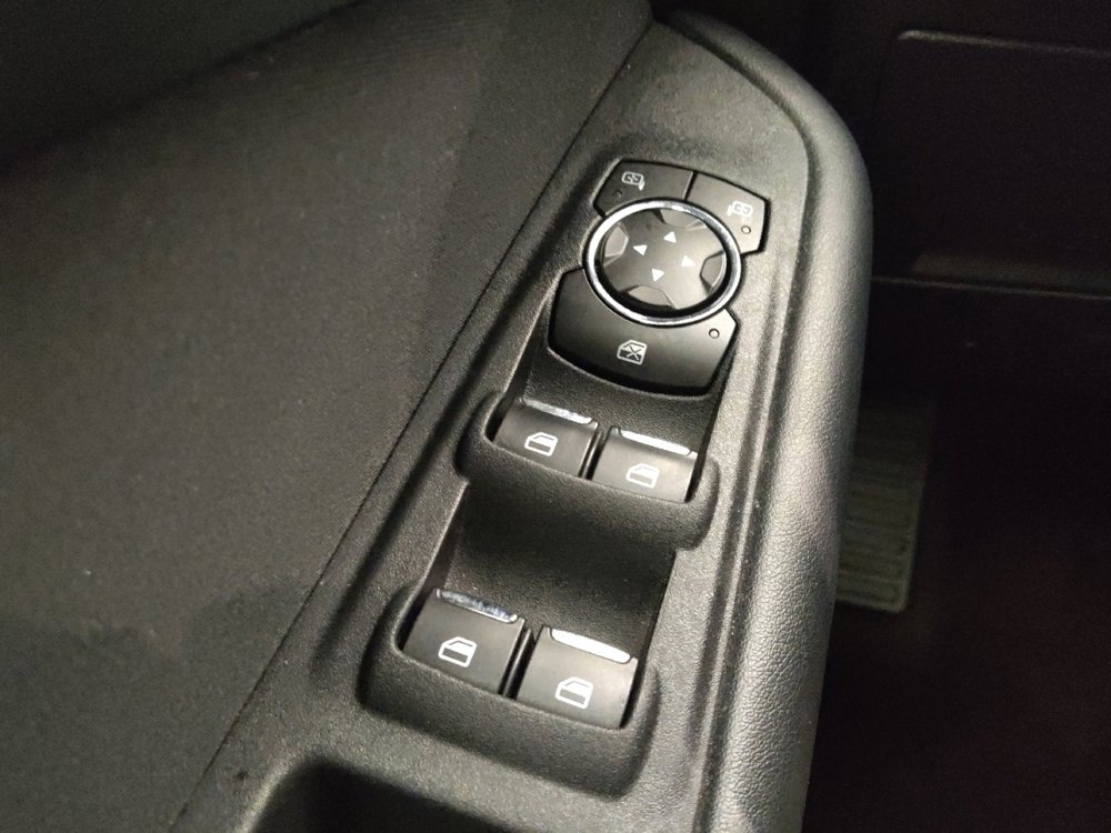 Used 2018 Ford Edge SE image 27