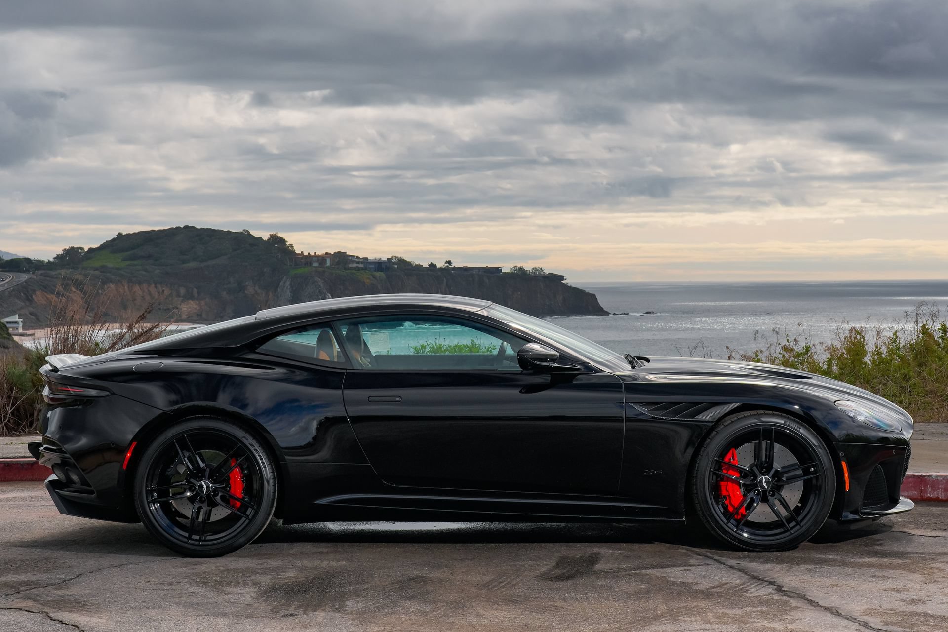 Used 2023 Aston Martin DBS Coupe RWD image 30