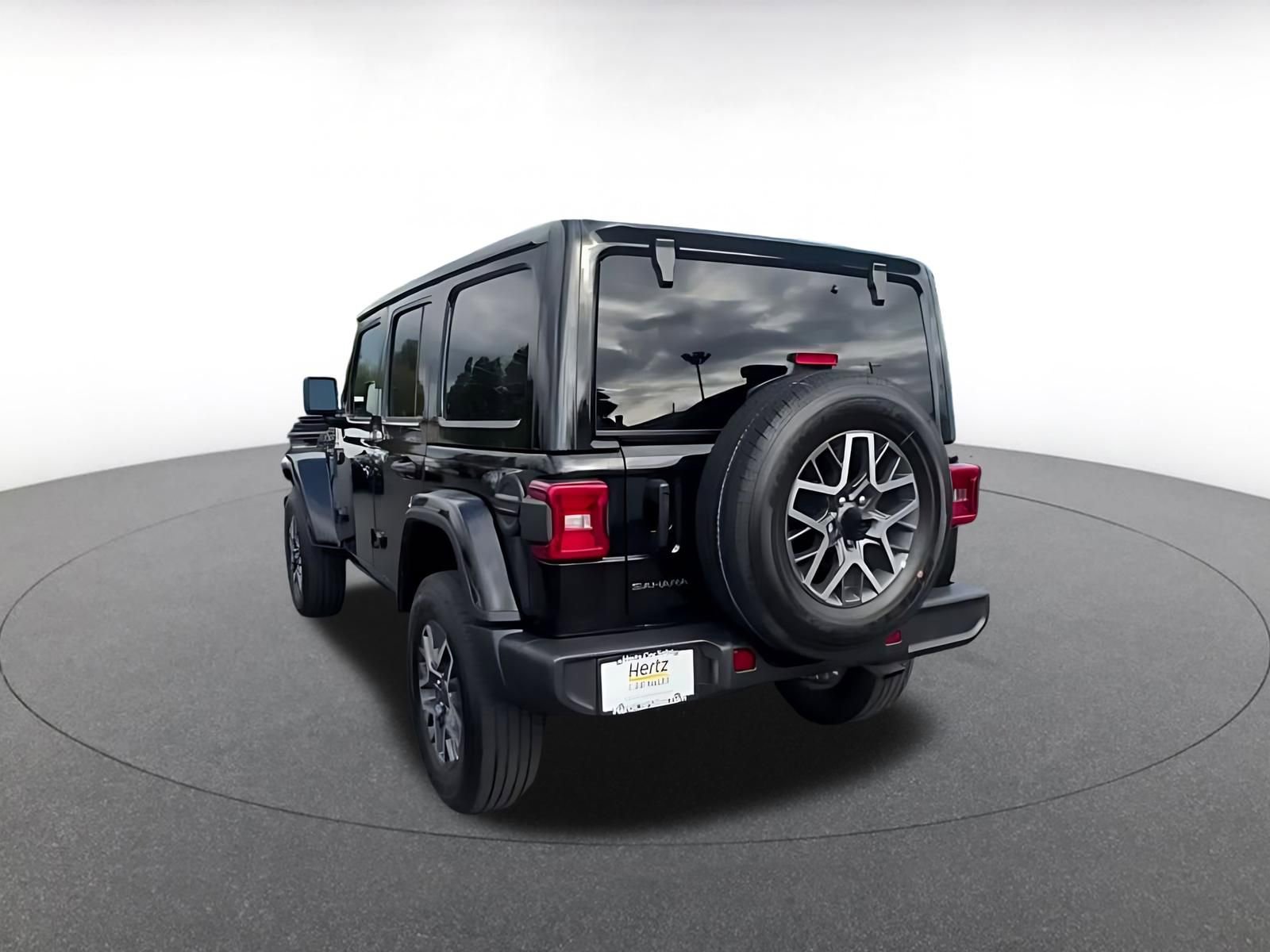 Used 2025 Jeep Wrangler Unlimited Sahara AWD/4WD image 16