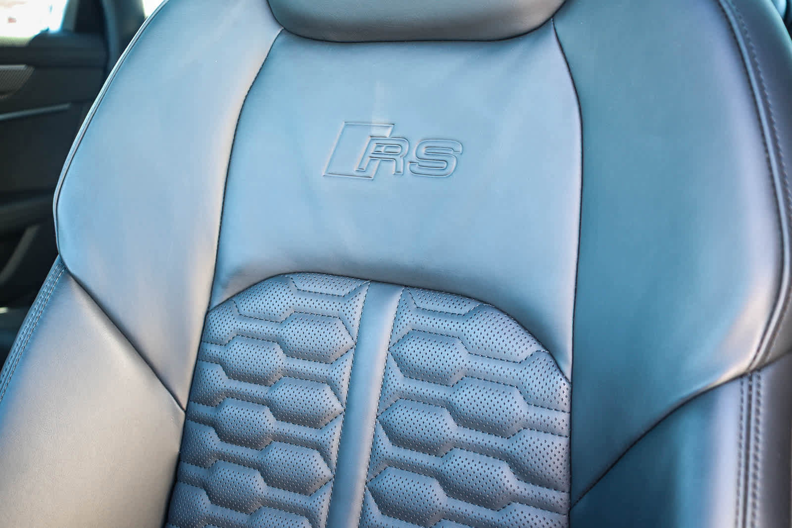 Used 2025 Audi RS 6 performance w/ Matte Carbon Package image 40