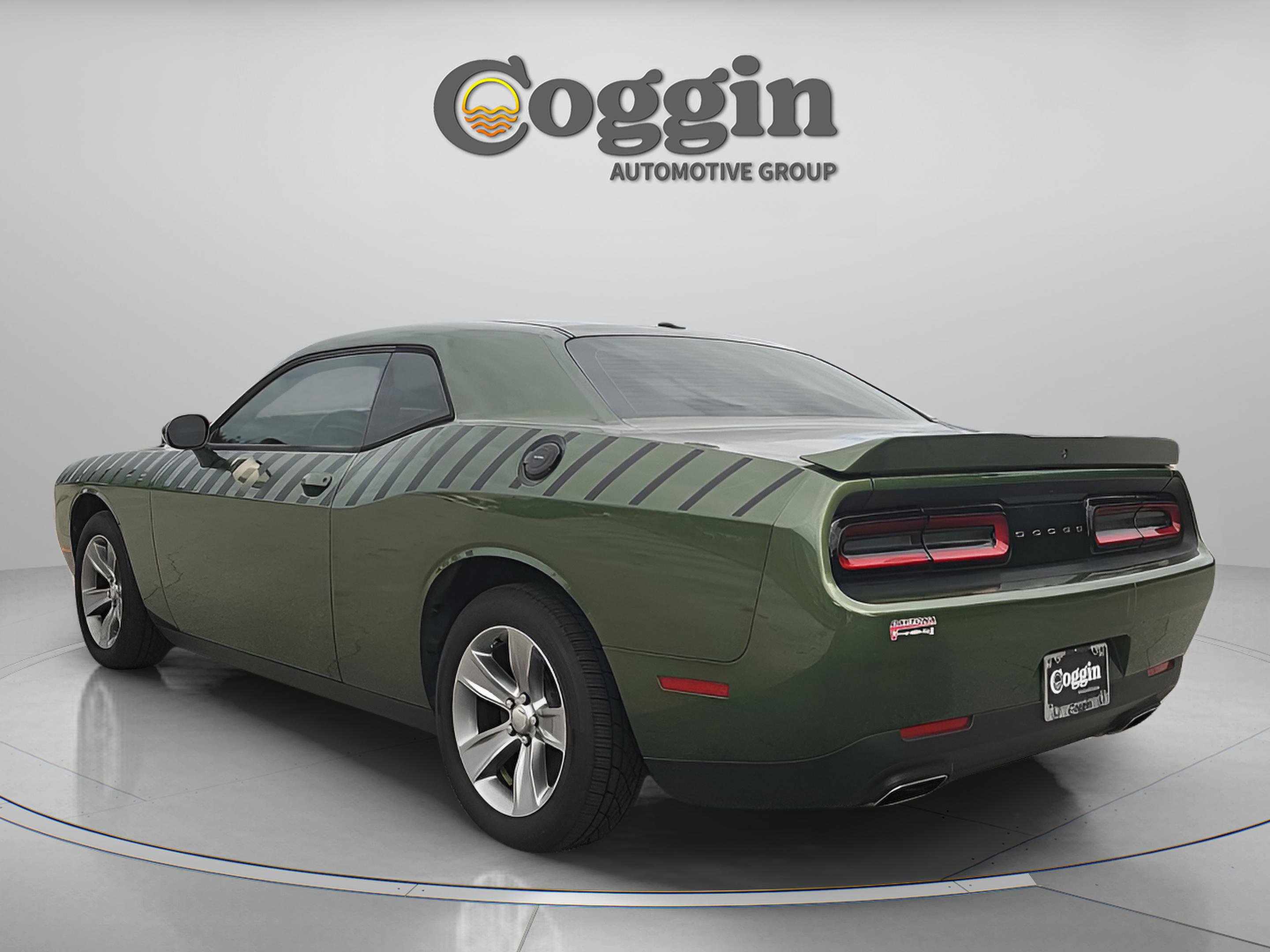 Used 2020 Dodge Challenger SXT image 4