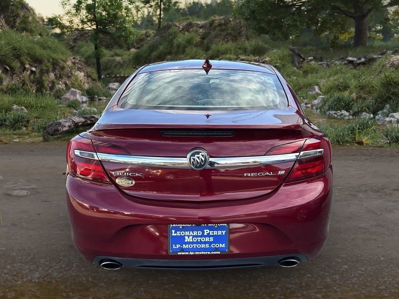 Used 2017 Buick Regal Sport Touring image 3