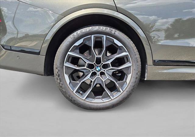 Used 2025 BMW X7 xDrive40i w/ M Sport Package AWD/4WD image 9