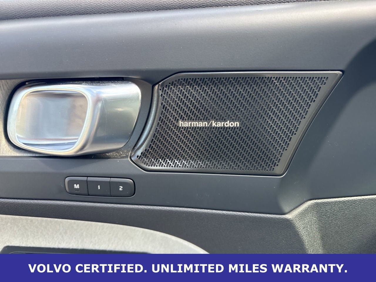 Certified 2023 Volvo XC40 B5 Ultimate w/ Protection Package Premier image 17