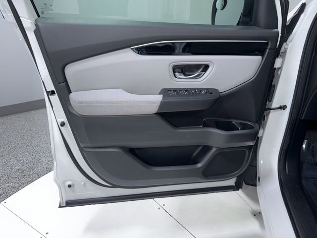 Used 2023 Honda Pilot LX image 8