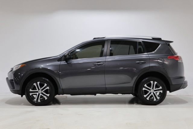 Used 2017 Toyota RAV4 LE FWD image 4