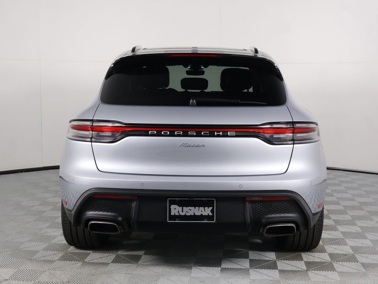 Certified 2026 Porsche Macan AWD/4WD image 6