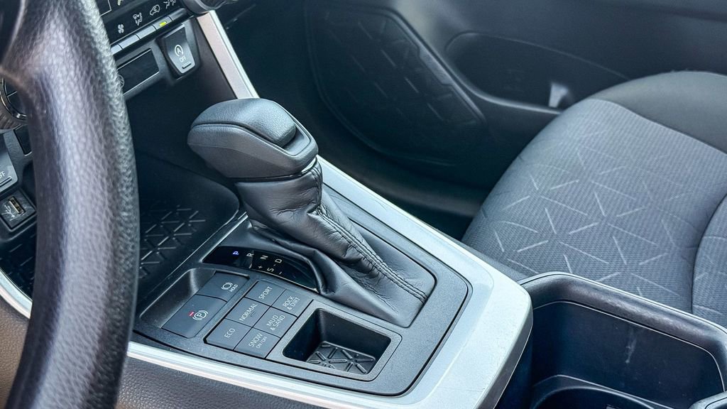 Used 2025 Toyota RAV4 XLE AWD/4WD image 20