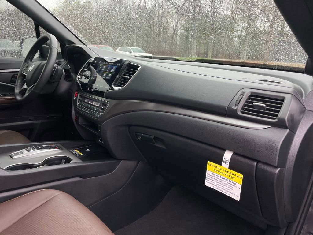 Certified 2025 Honda Passport EX-L image 35