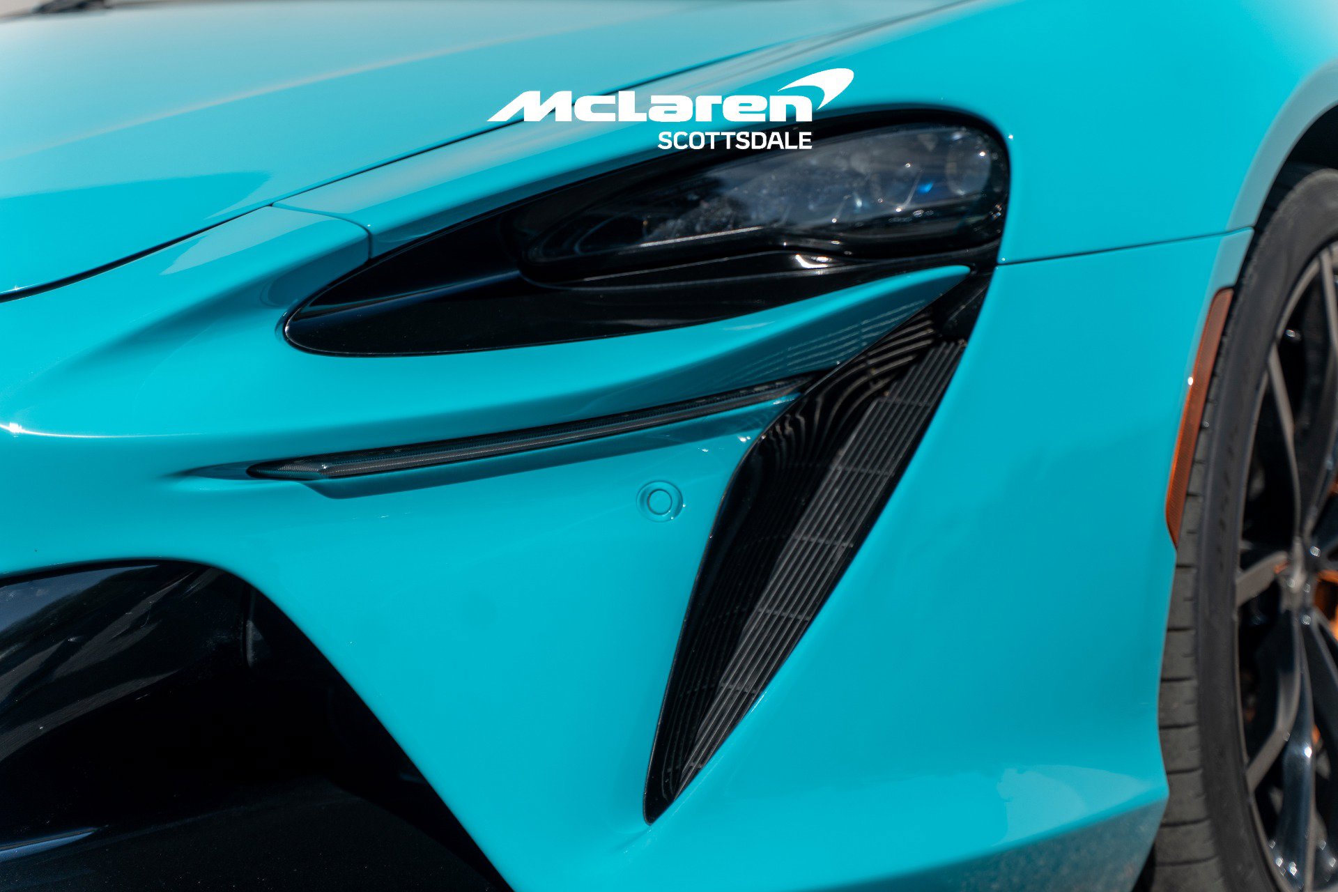 Used 2024 McLaren Artura image 13