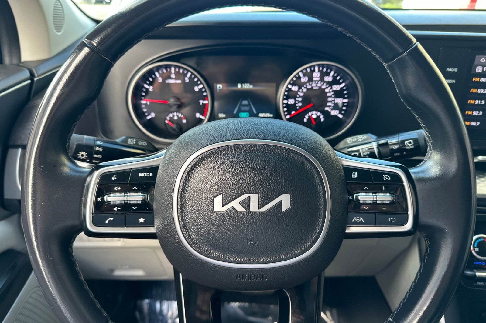 Used 2022 Kia Carnival LX image 26