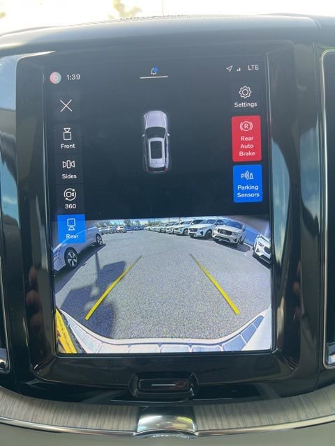 Used 2023 Volvo XC60 B5 Plus w/ Protection Package Premier image 15