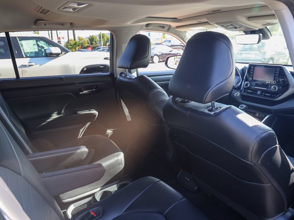 Used 2022 Toyota Highlander XLE AWD/4WD image 17