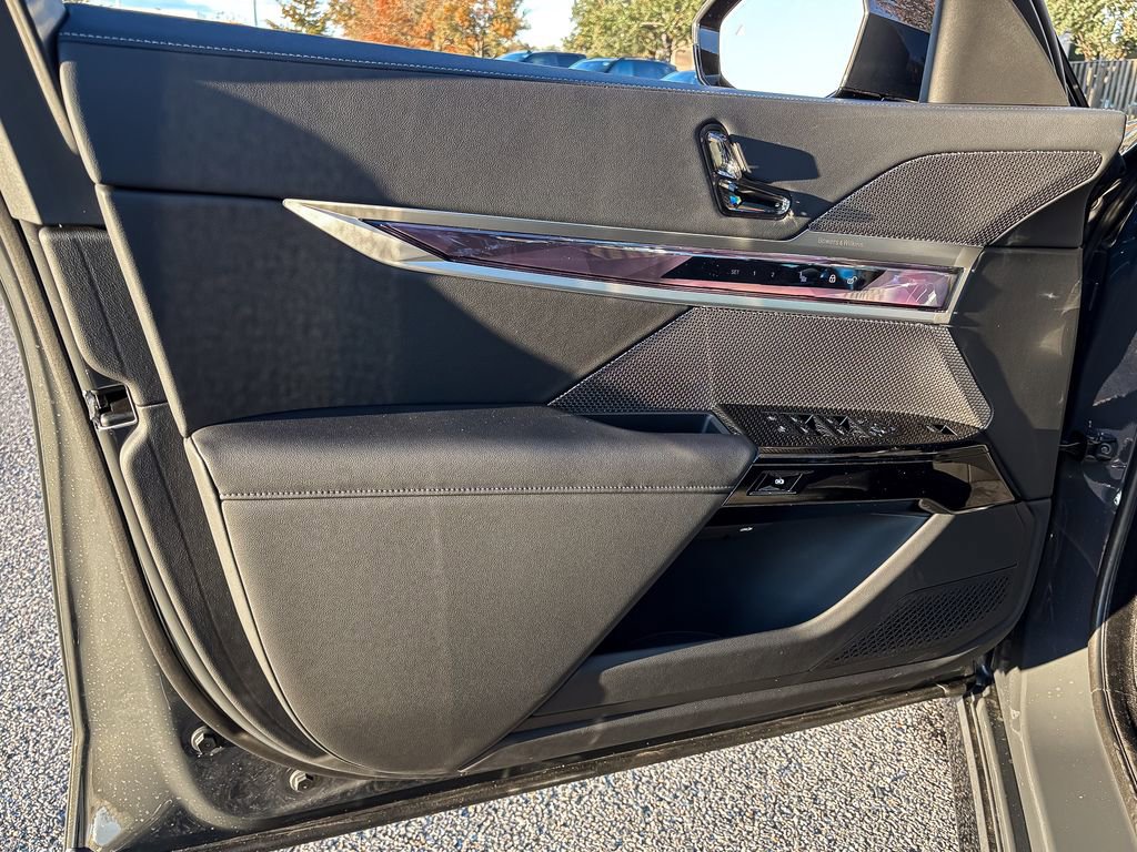 New 2026 BMW 740i xDrive w/ Premium Package image 9