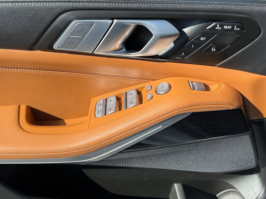 Used 2022 BMW X7 xDrive40i w/ M Sport Package image 11