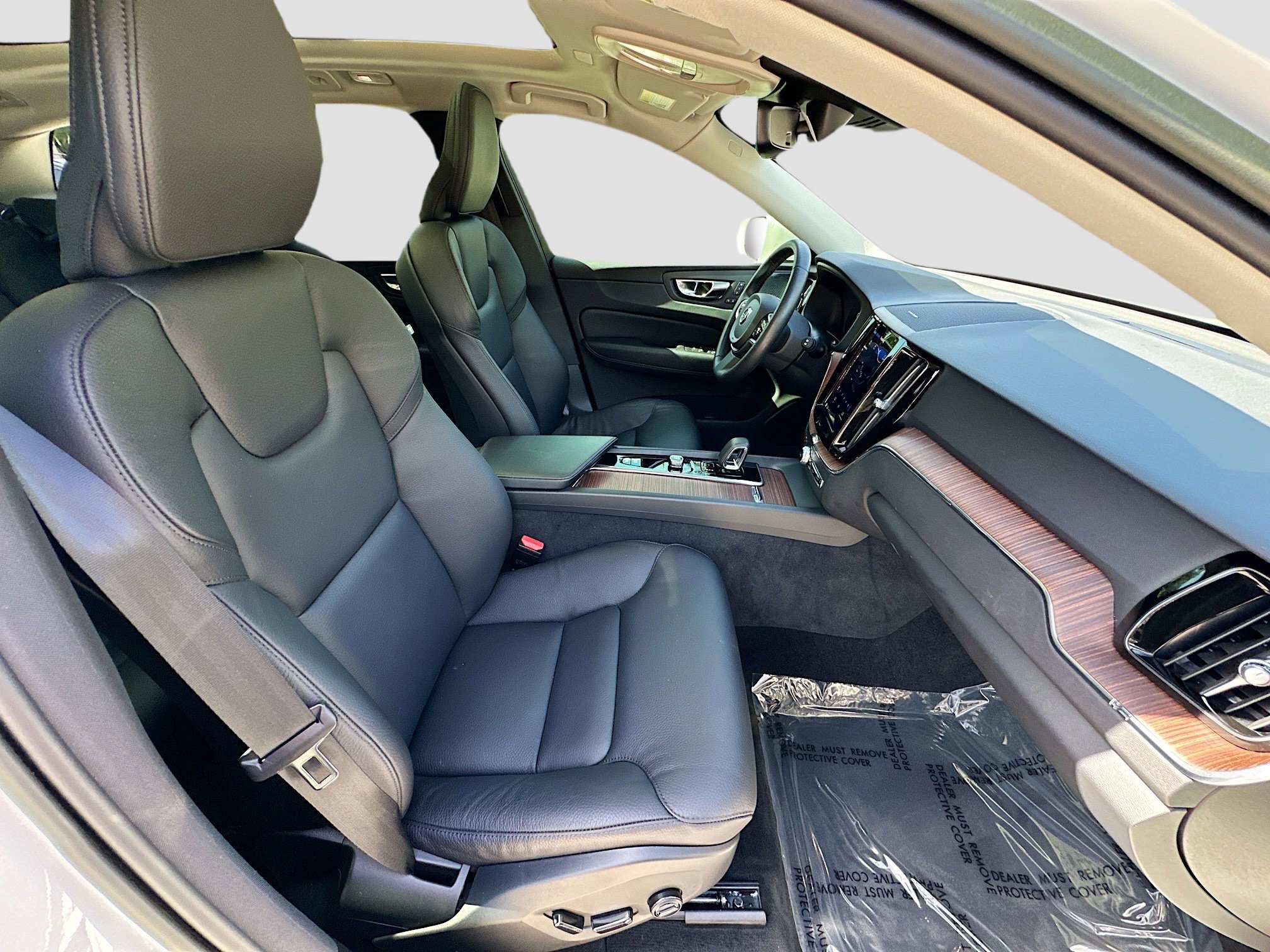 Used 2023 Volvo XC60 B5 Plus w/ Protection Package Premier image 32