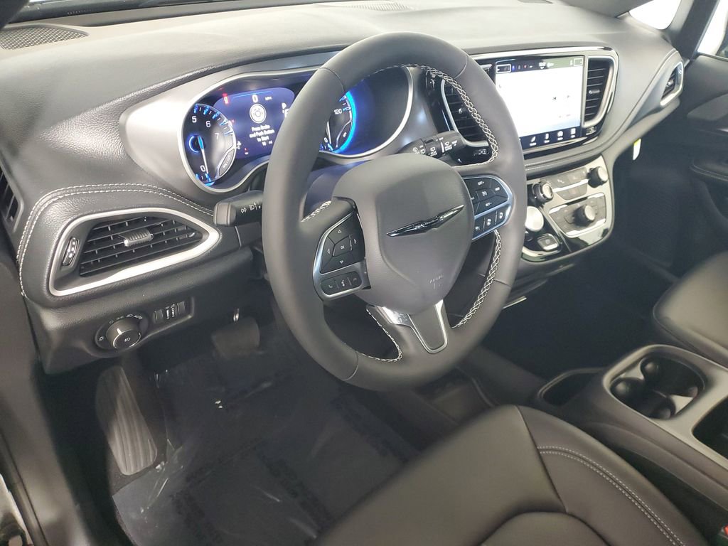 New 2026 Chrysler Pacifica Select image 11
