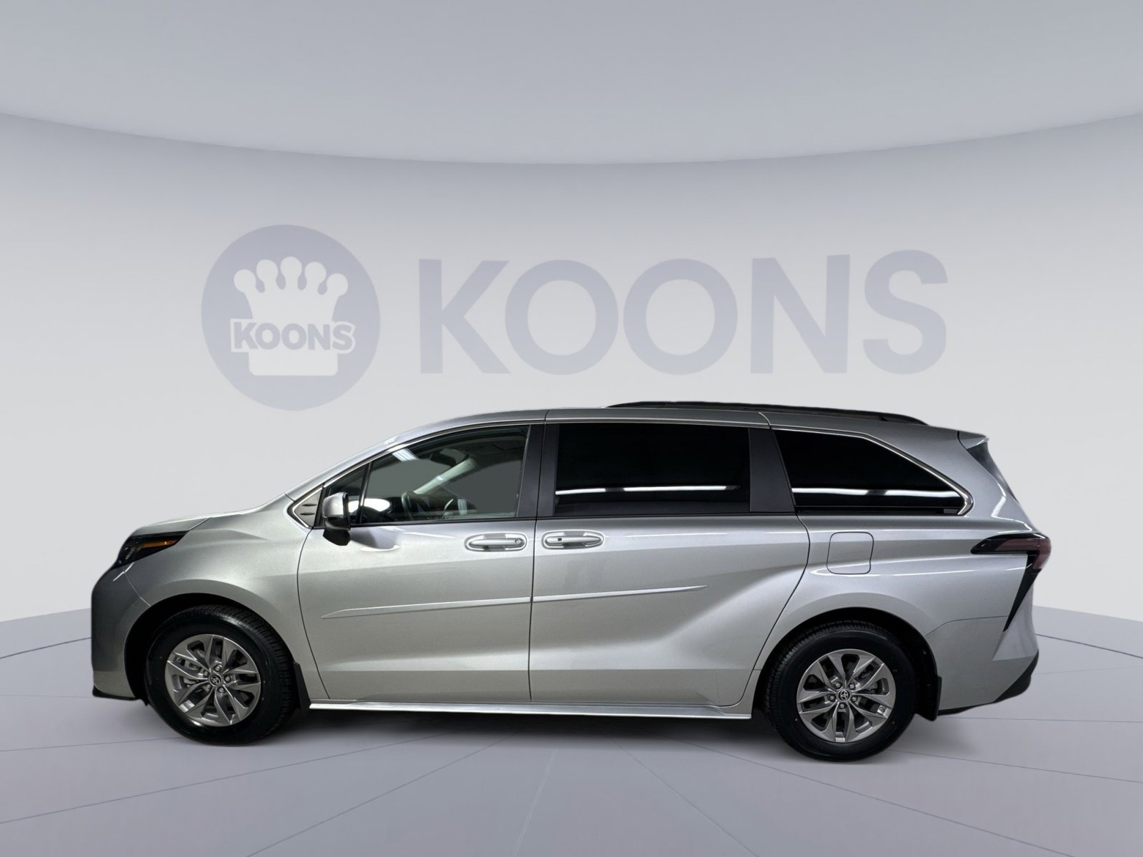 Used 2023 Toyota Sienna LE image 8
