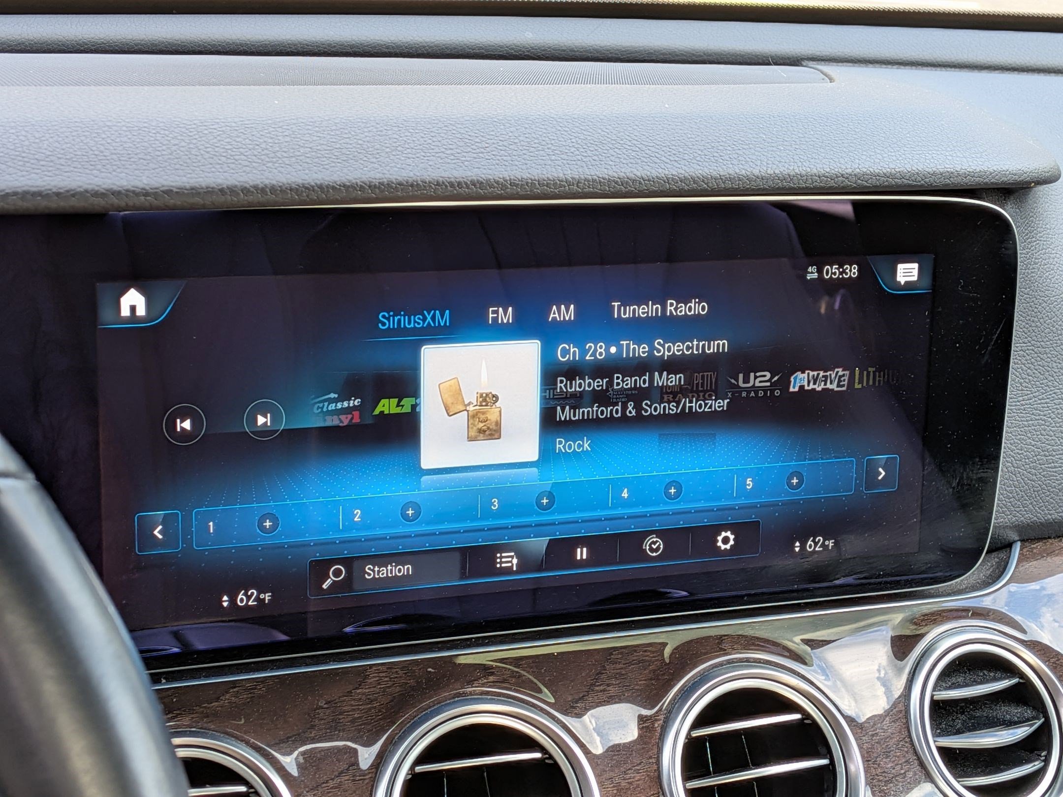 Used 2021 Mercedes-Benz E 350 Sedan image 24