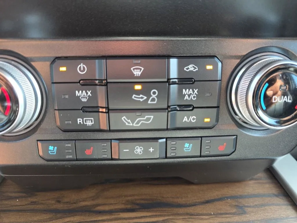 Used 2020 Ford F150 Lariat w/ Equipment Group 502A Luxury AWD/4WD image 31