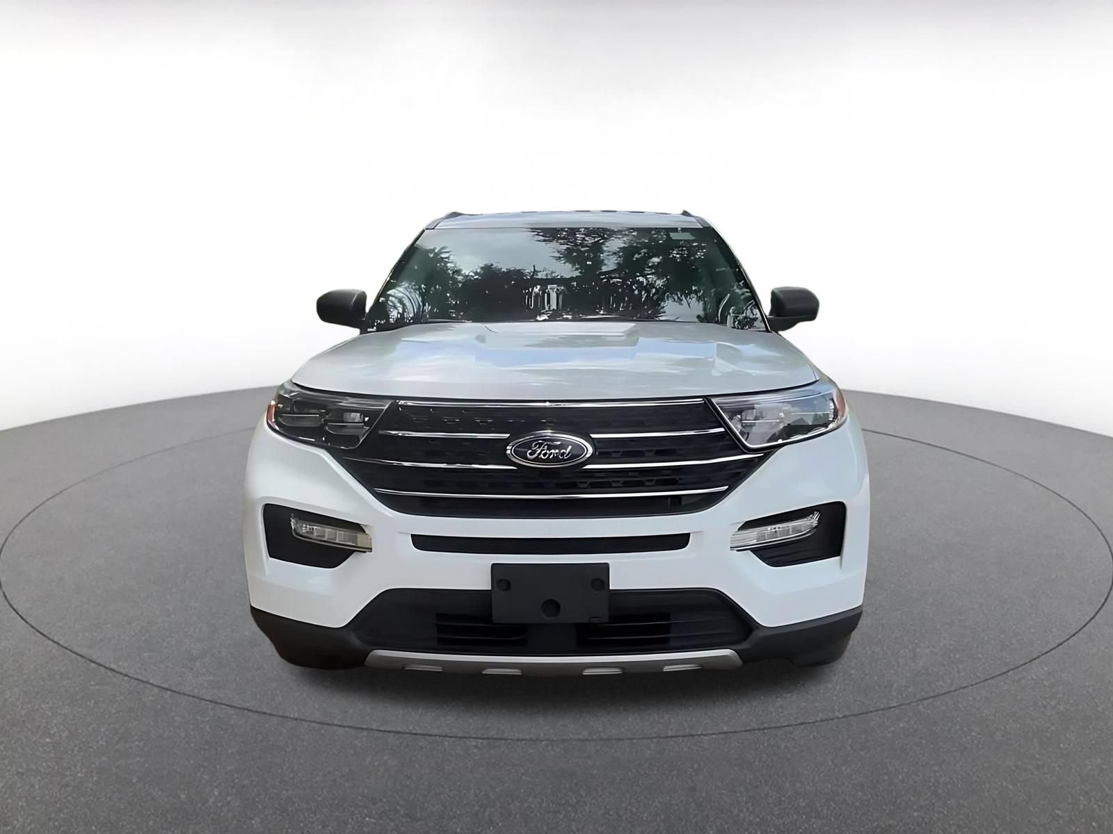 Used 2023 Ford Explorer XLT w/ Equipment Group 202A AWD/4WD image 3