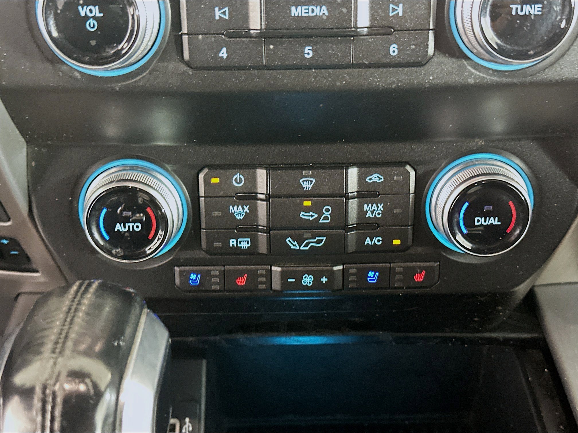 Used 2019 Ford F150 Platinum w/ Equipment Group 701A Luxury AWD/4WD image 24