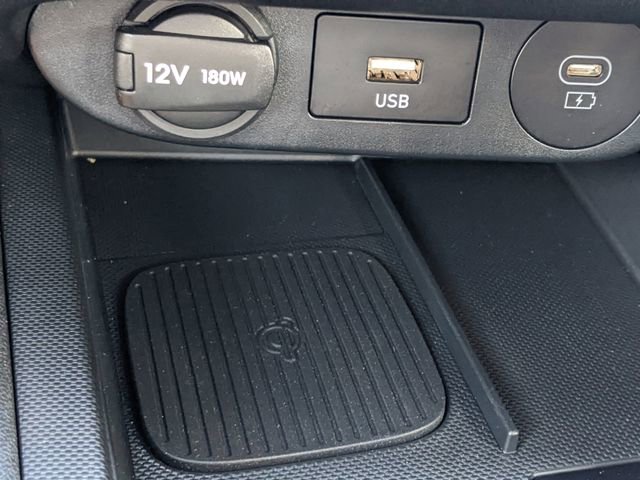 Used 2025 Hyundai Elantra SEL image 23