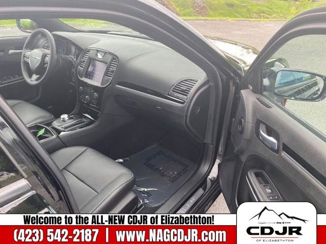 New 2023 Chrysler 300 S w/ Comfort Group image 16