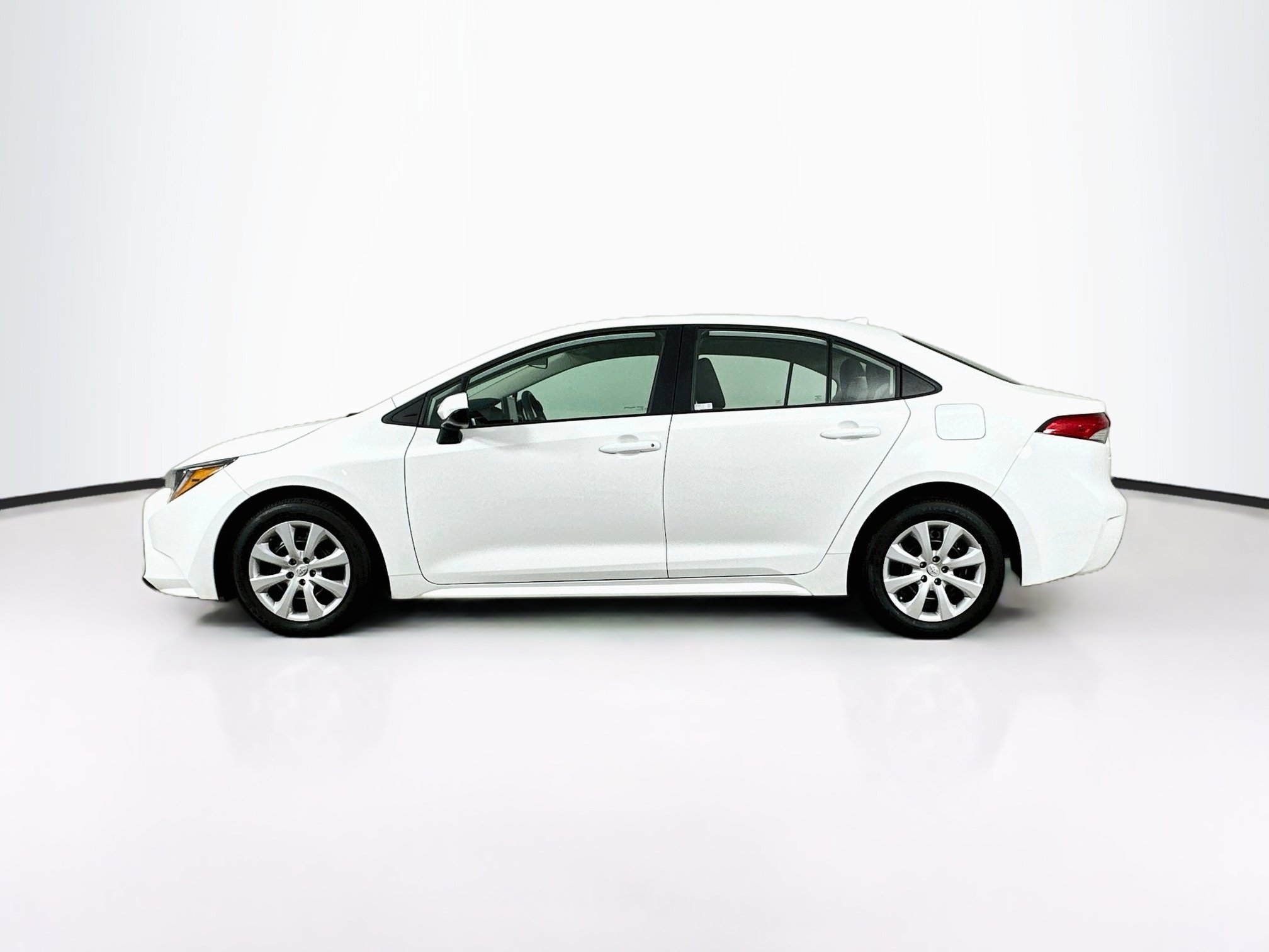 Used 2024 Toyota Corolla LE FWD image 4