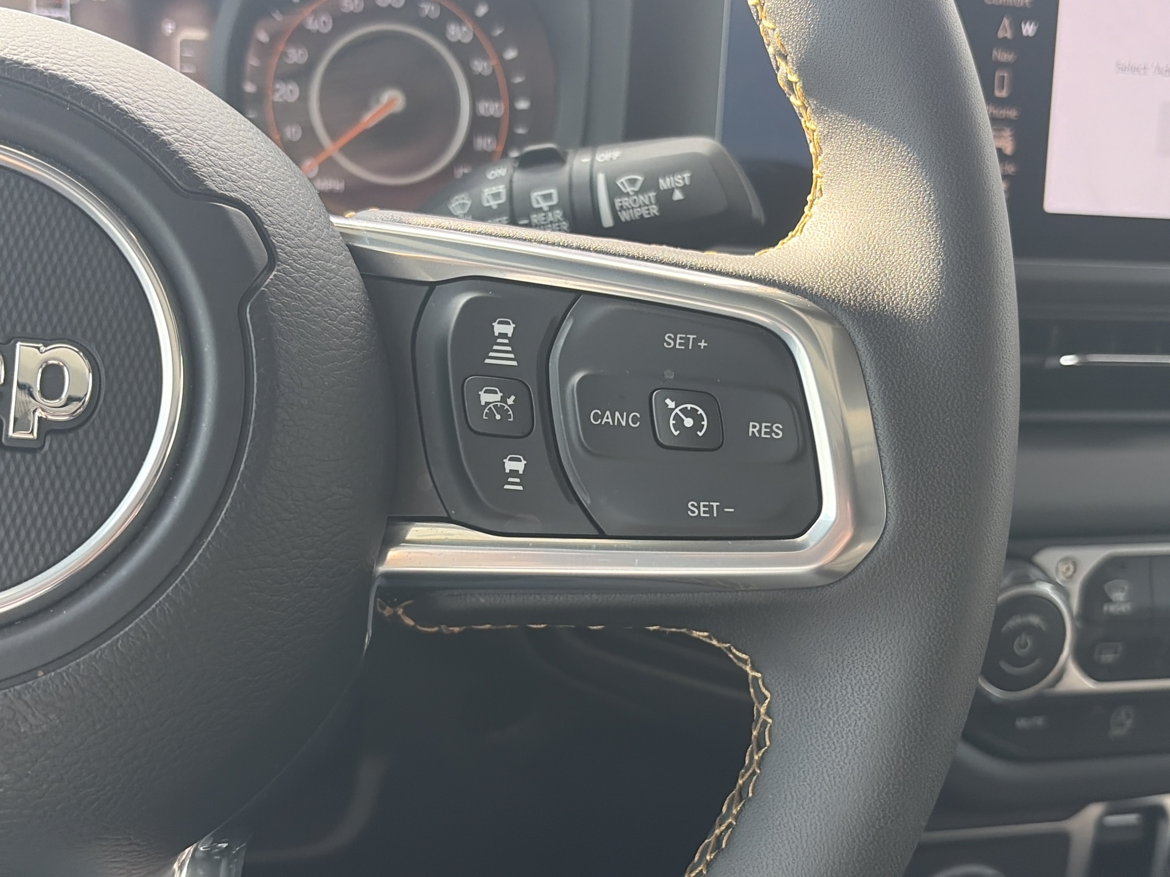 Used 2024 Jeep Wrangler Unlimited Sahara w/ Technology Group AWD/4WD image 21