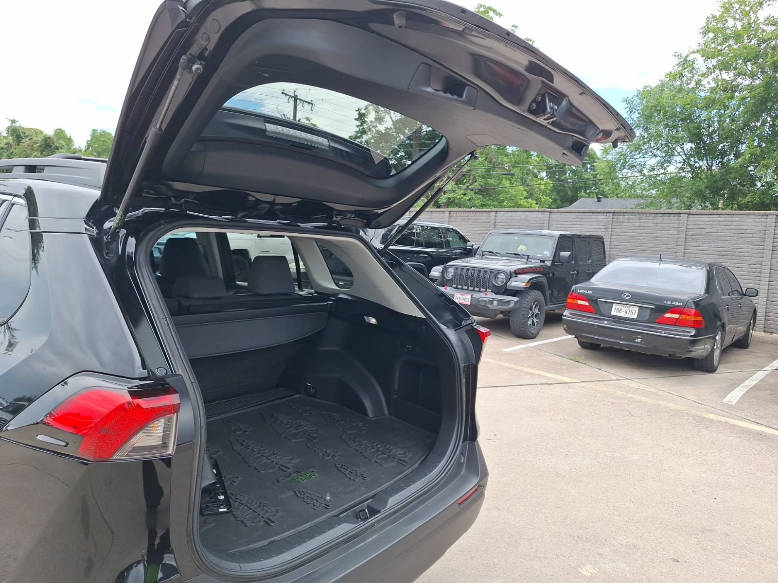 Used 2024 Toyota RAV4 AWD Hybrid image 35