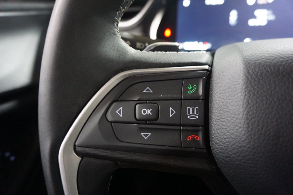 Used 2023 Jeep Grand Cherokee Altitude AWD/4WD image 8