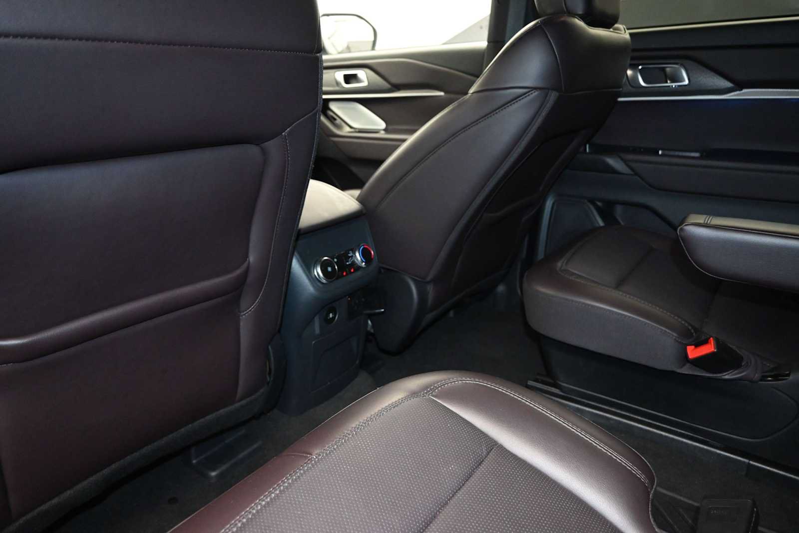 Certified 2025 Ford Explorer Platinum RWD image 20