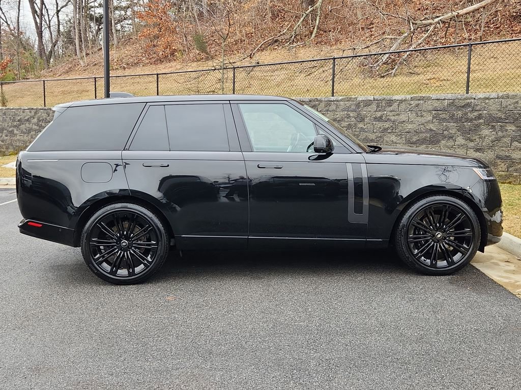 Used 2025 Land Rover Range Rover SE image 11