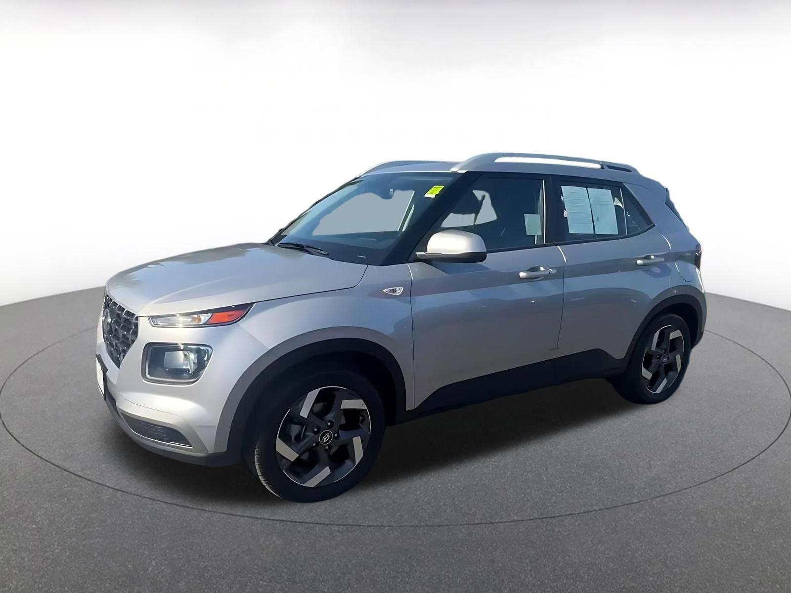 Used 2025 Hyundai Venue SEL FWD image 8