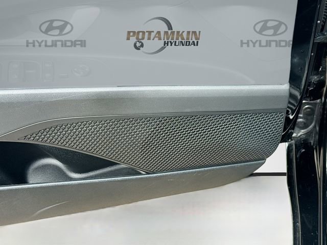 Certified 2025 Hyundai Elantra SEL image 19