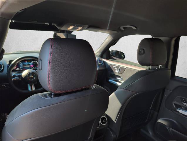 Certified 2024 Mercedes-Benz GLB 250 image 17