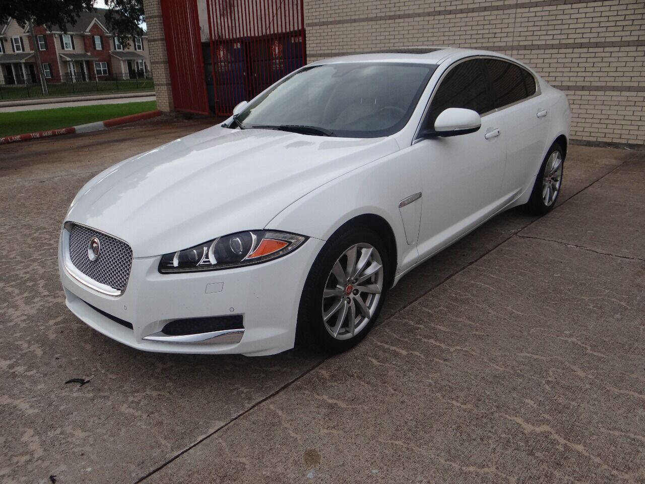 Used 2015 Jaguar XF Premium image 9