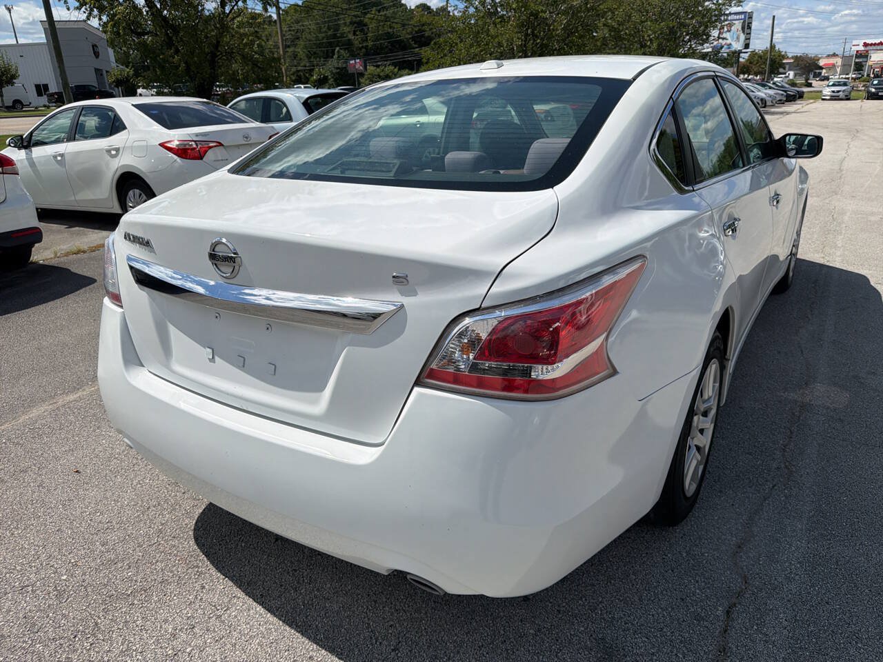 Used 2015 Nissan Altima 2.5 S w/ Power Driver Seat Package FWD image 5
