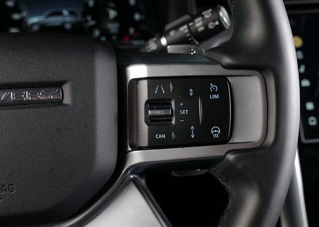 Used 2025 Land Rover Discovery S image 20
