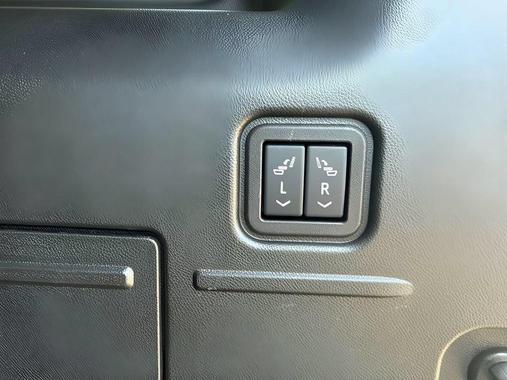 Used 2026 GMC Hummer EV SUV AWD/4WD image 31