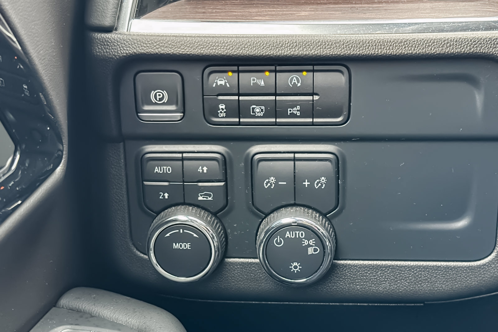 Used 2025 Chevrolet Tahoe LS AWD/4WD image 34