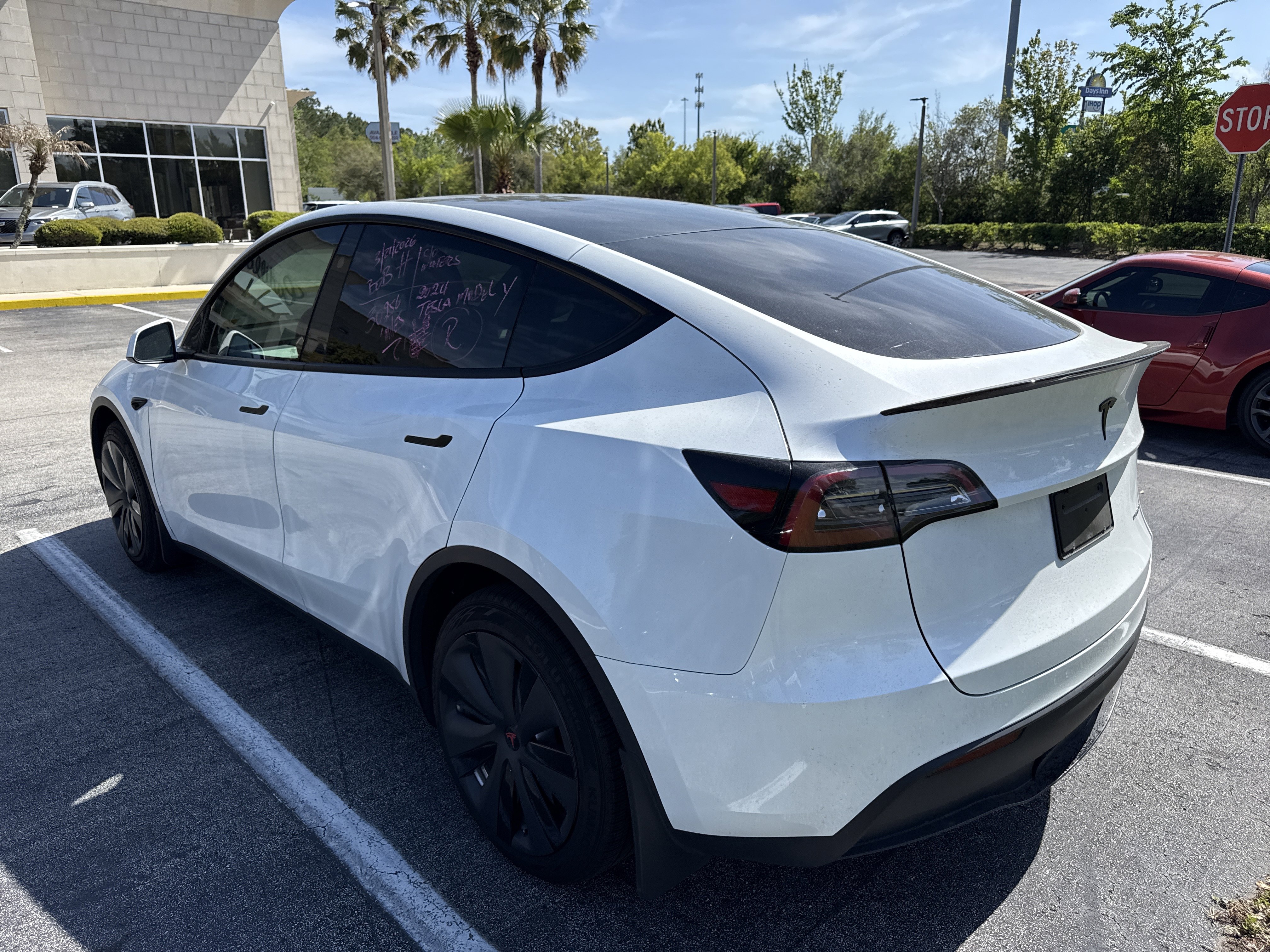 Used 2024 Tesla Model Y Long Range AWD/4WD image 4