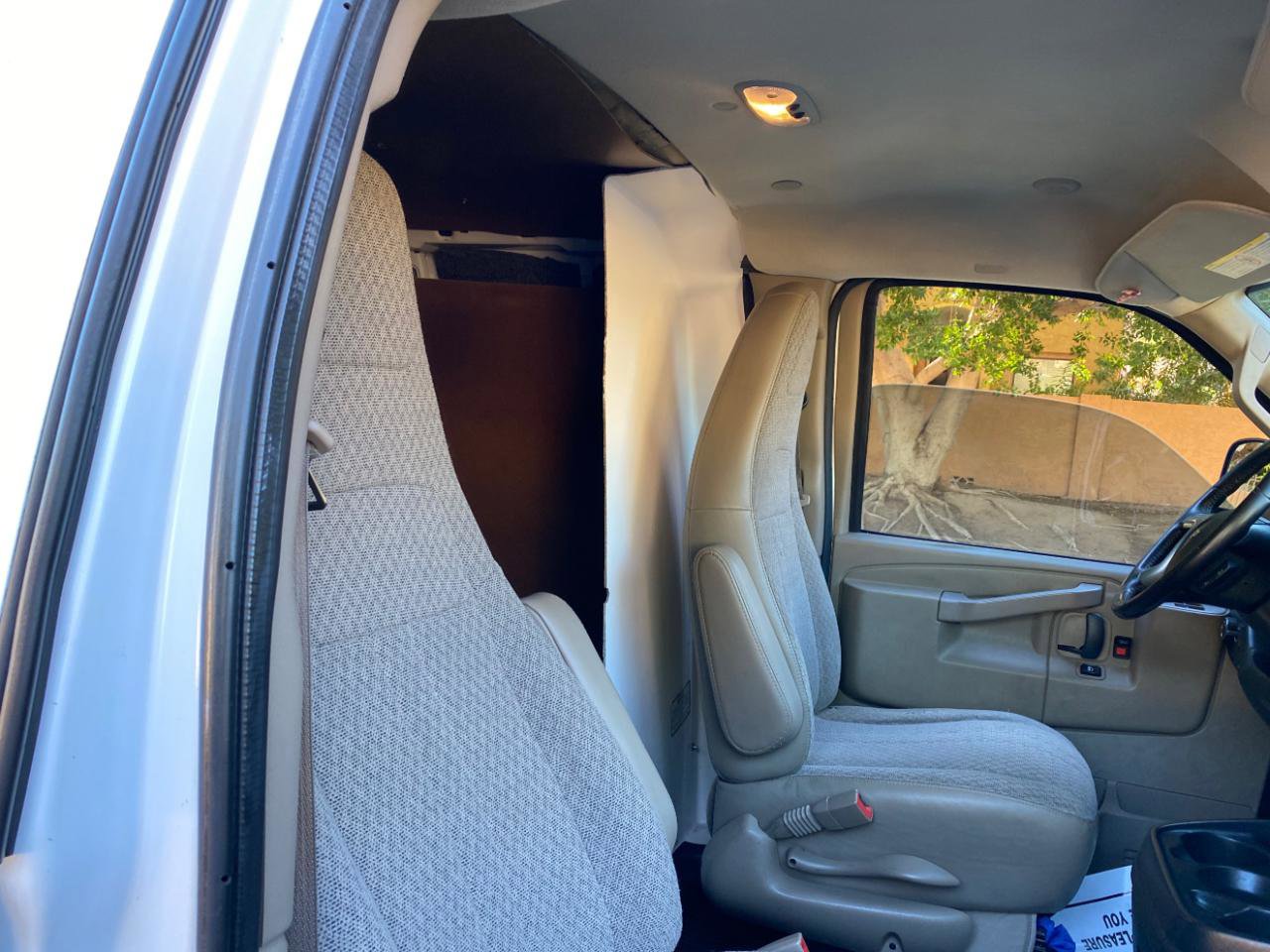 Used 2017 Chevrolet Express 3500 Extended image 17