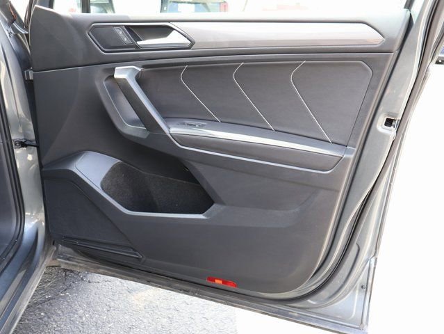 Used 2023 Volkswagen Tiguan SE image 10