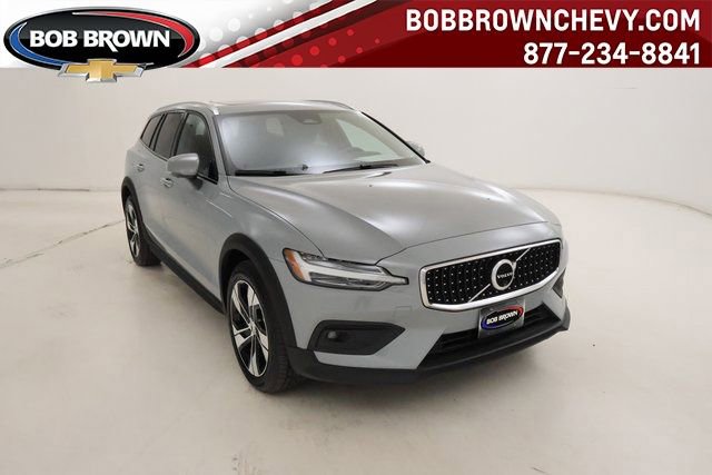 Used 2024 Volvo V60 B5 Cross Country Plus image 1