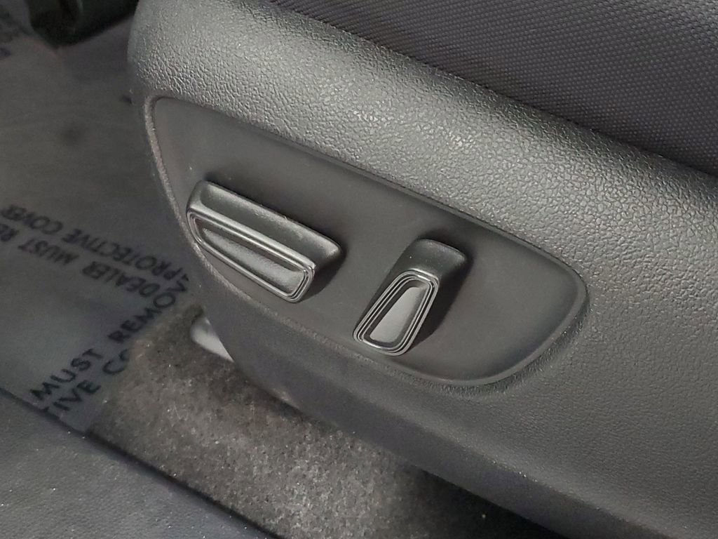 Used 2023 Toyota Highlander LE image 10