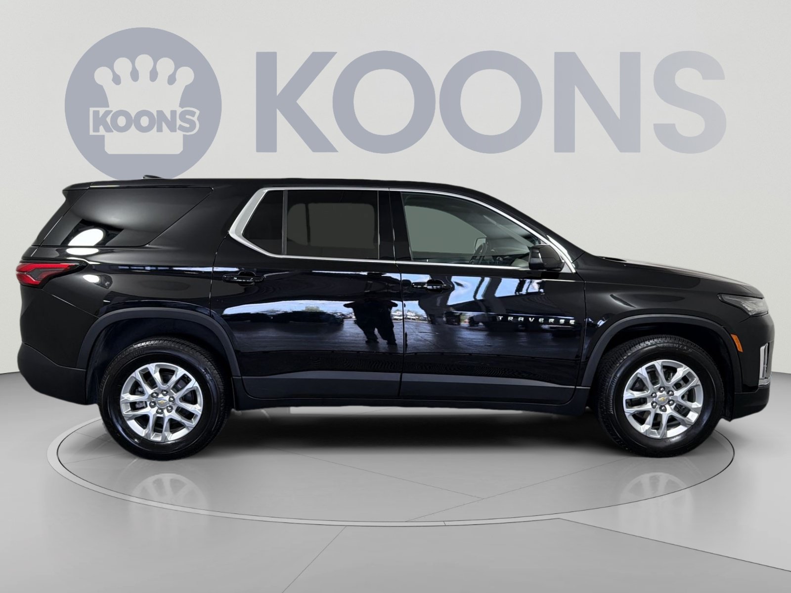 Used 2023 Chevrolet Traverse LS FWD image 8